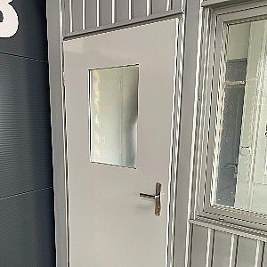 Interiérové dveře izolované pro DEK Most